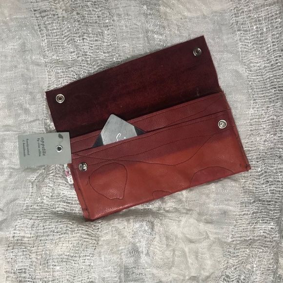 Handmade Recycled Red Leather Wallet - Picture 4 of 4